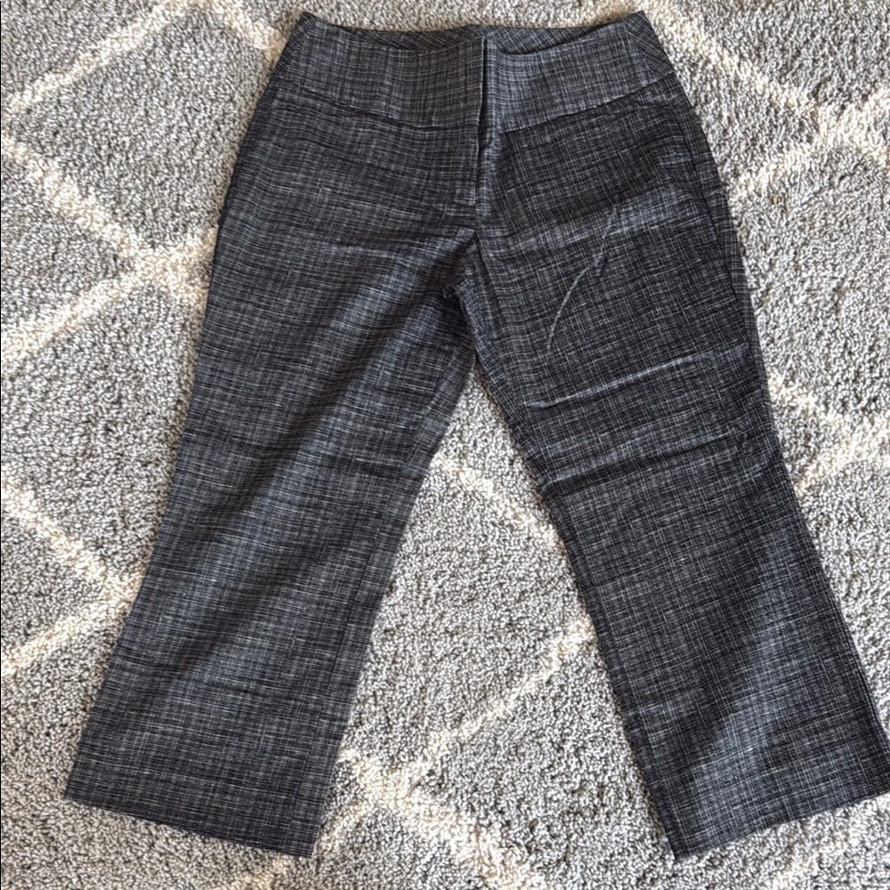 🖤Pick 5/$25 Express Design Studio Editor Capri - Size 2